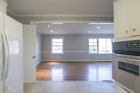 71 Howard Cir, Winder, GA 30680 photo 7