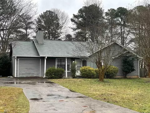 5704 Phillips Dr, Morrow, GA 30260 photo 1