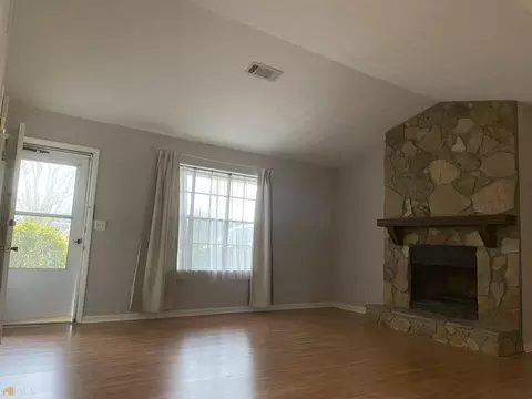 5704 Phillips Dr, Morrow, GA 30260 photo 4