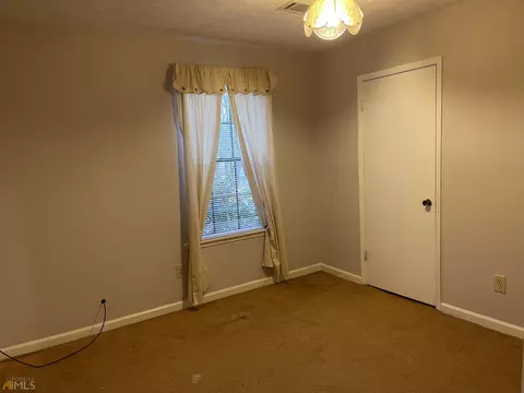 5704 Phillips Dr, Morrow, GA 30260 photo 16