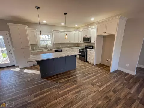109 Phillips St, Clarkesville, GA 30523 photo 2