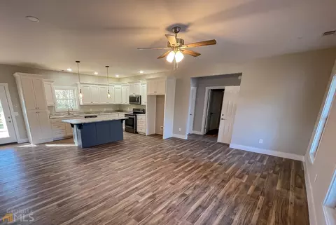 109 Phillips St, Clarkesville, GA 30523 photo 4
