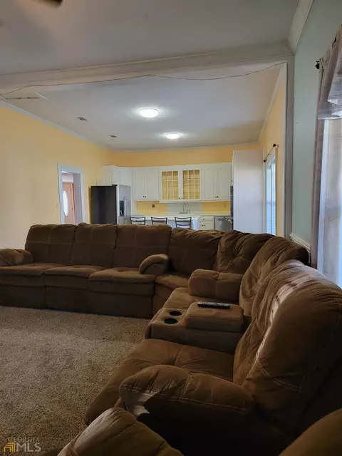 211 James St, Adrian, GA 31002 photo 6
