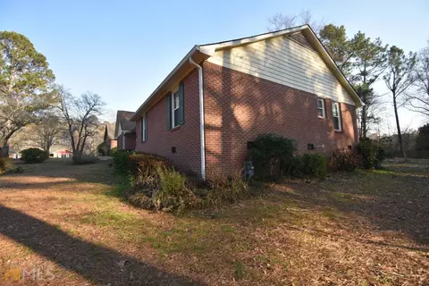 112 Hayes Cir, Rex, GA 30273 photo 2