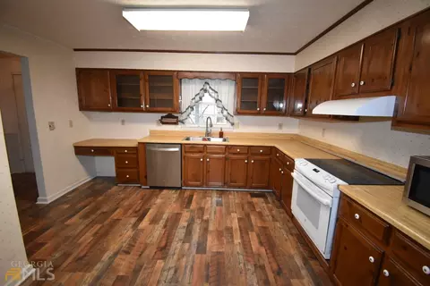 112 Hayes Cir, Rex, GA 30273 photo 5