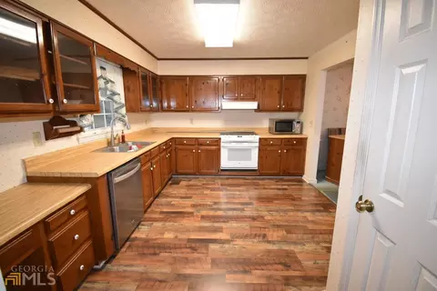 112 Hayes Cir, Rex, GA 30273 photo 4