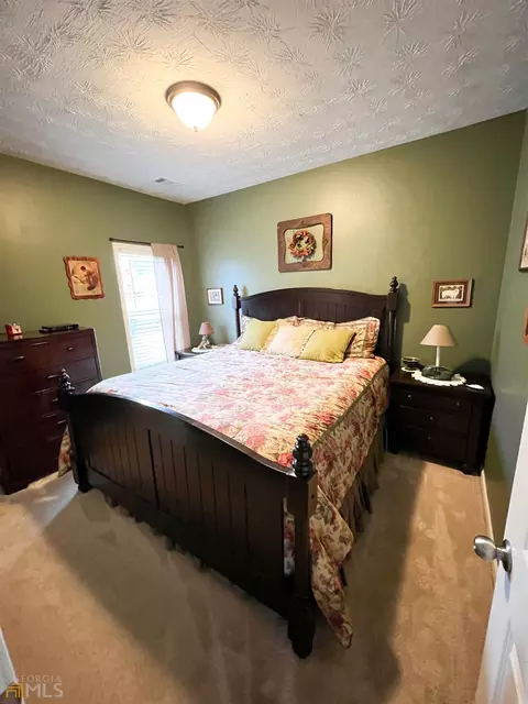 303 N Pointe Dr, Lagrange, GA 30241 photo 11