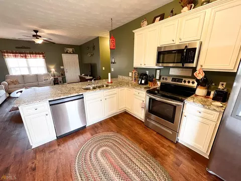 303 N Pointe Dr, Lagrange, GA 30241 photo 3
