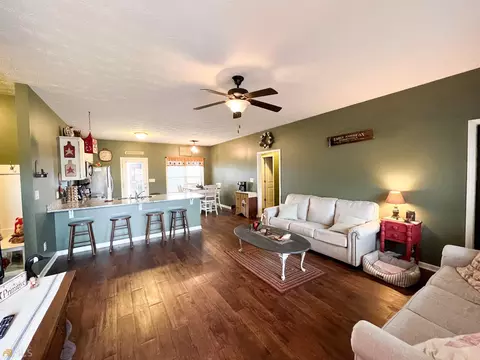 303 N Pointe Dr, Lagrange, GA 30241 photo 6