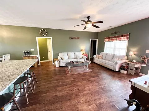 303 N Pointe Dr, Lagrange, GA 30241 photo 5
