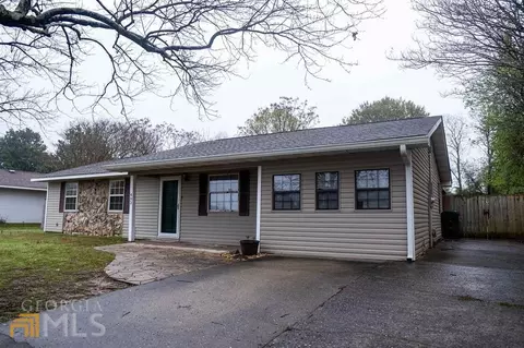 402 Scarborough Rd, Warner Robins, GA 31093 photo 2