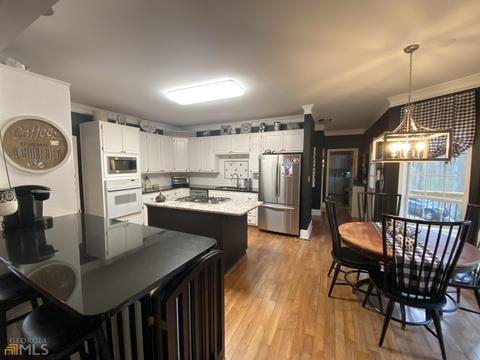 233 Ashford Cir, Lagrange, GA 30240 photo 2