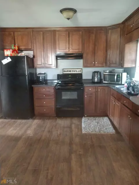 355 Grove St, Barnesville, GA 30204 photo 3