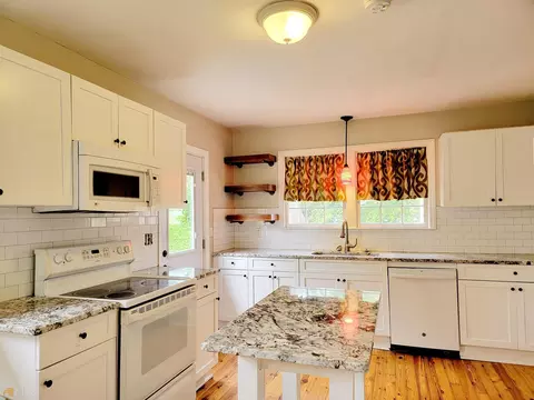 211 Beechwood Cir, Lagrange, GA 30240 photo 2