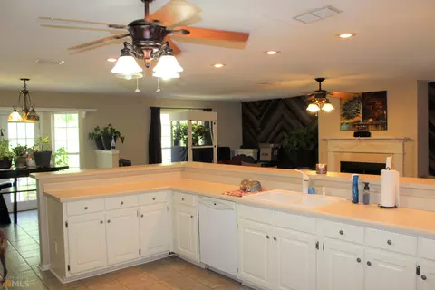 231 Linda Ln, Lagrange, GA 30240 photo 2