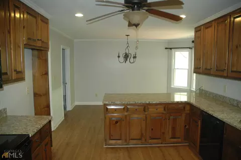 129 Lismore Dr, Lagrange, GA 30240 photo 3