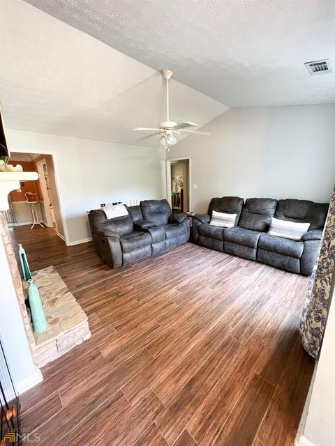 308 Creekside Dr, Lagrange, GA 30240 photo 2