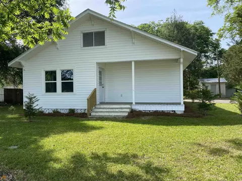 221 E Beech St, Cochran, GA 31014 photo 1