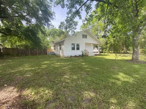 221 E Beech St, Cochran, GA 31014 photo 2