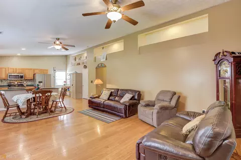 107 Hickory Dr, Commerce, GA 30529 photo 6