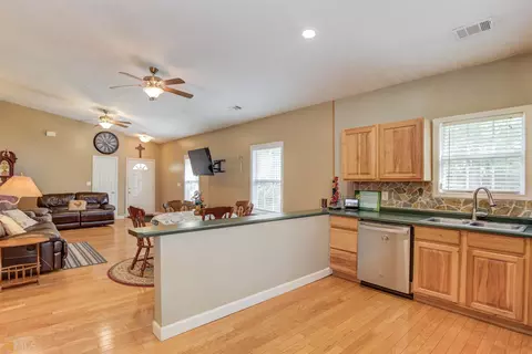 107 Hickory Dr, Commerce, GA 30529 photo 12