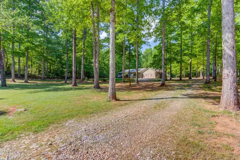 107 Hickory Dr, Commerce, GA 30529 photo 2
