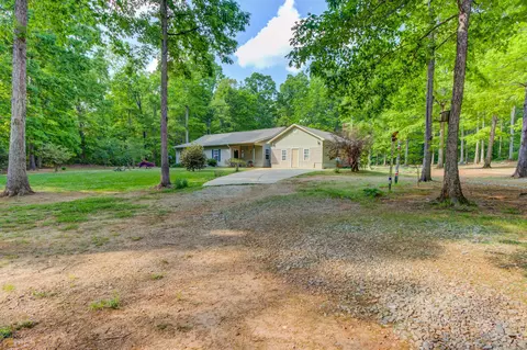 107 Hickory Dr, Commerce, GA 30529 photo 1