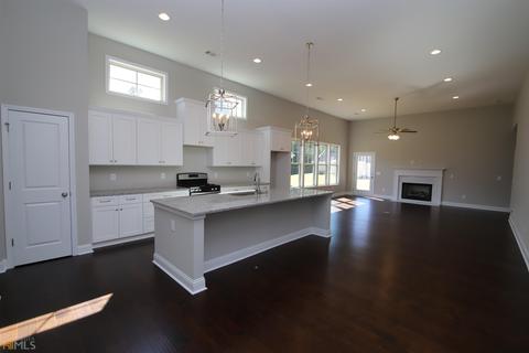204 Grace Ct, Lagrange, GA 30241 photo 3