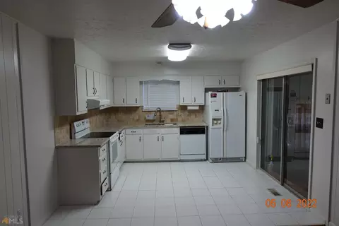 6475 Cameron Rd, Morrow, GA 30260 photo 5