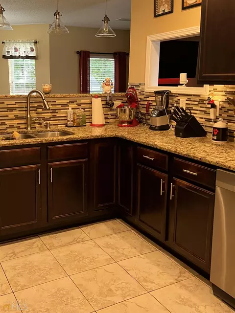 924 Brisley Cir, Hampton, GA 30228 photo 4