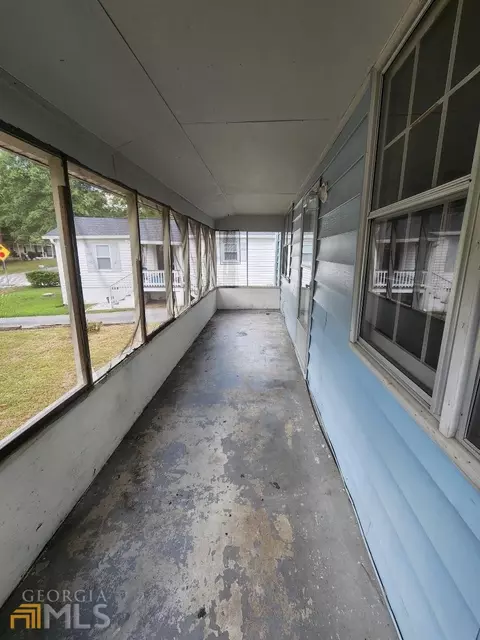 883 SE Malcom St, Conyers, GA 30012 photo 4