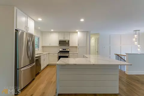 3807 Admiral Dr, Atlanta, GA 30341 photo 4