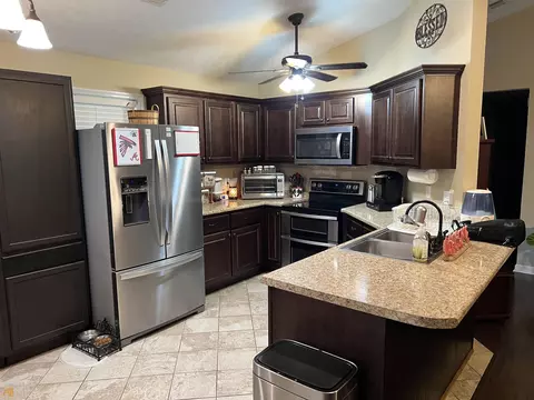 188 Blackshear Cir, Dublin, GA 31021 photo 4