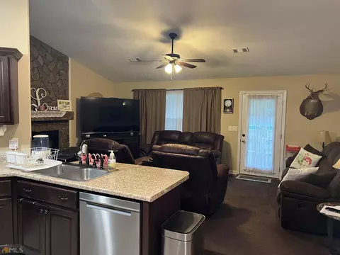 188 Blackshear Cir, Dublin, GA 31021 photo 6
