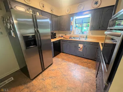 258 E Lakeview Dr, Lagrange, GA 30240 photo 2