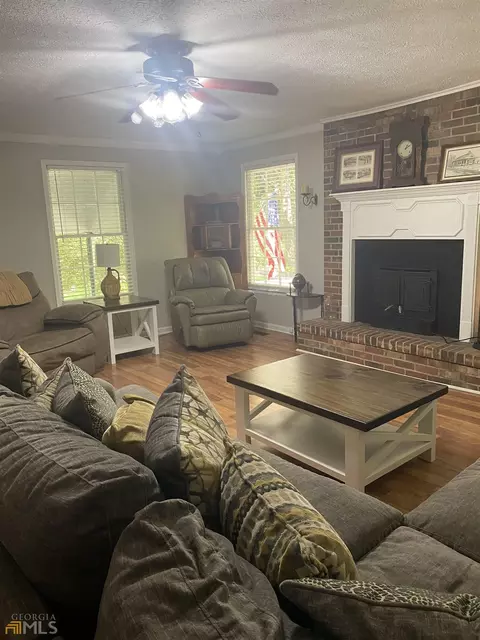 84 Pine St, Williamson, GA 30292 photo 2