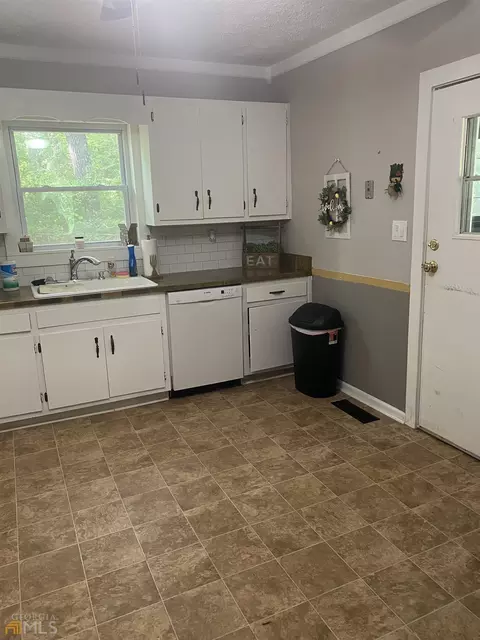 84 Pine St, Williamson, GA 30292 photo 3