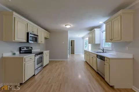 2932 Tree Top Rd, Dacula, GA 30019 photo 4