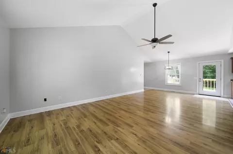 245 Davis Dr, Calhoun, GA 30701 photo 3