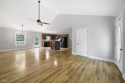 245 Davis Dr, Calhoun, GA 30701 photo 2