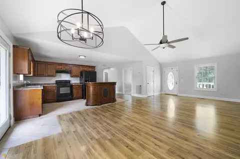 245 Davis Dr, Calhoun, GA 30701 photo 4