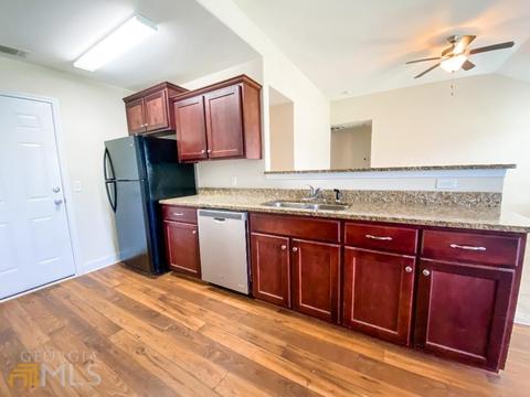 612 Hampstead Ave, Statesboro, GA 30458 photo 4