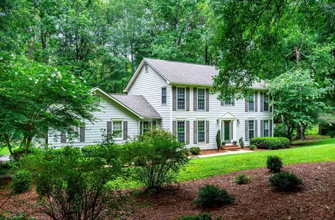 211 Willowcrest Way, Lagrange, GA 30240 photo 2