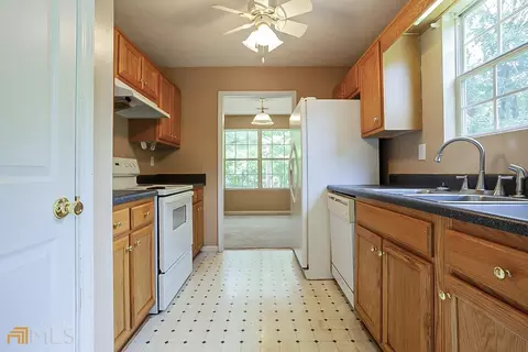 205 Fairclift Dr, Covington, GA 30016 photo 2