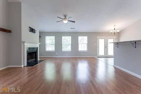 1013 Riverclift Dr, Covington, GA 30016 photo 5