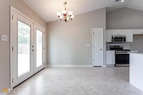 1013 Riverclift Dr, Covington, GA 30016 photo 9