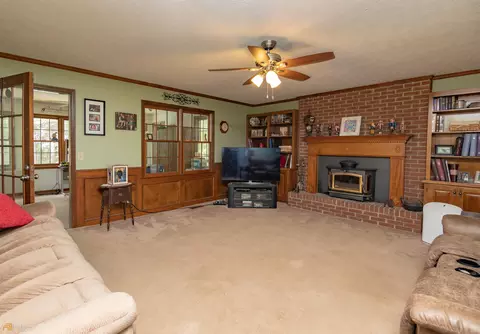 230 E Yorktown Dr, Lagrange, GA 30240 photo 4