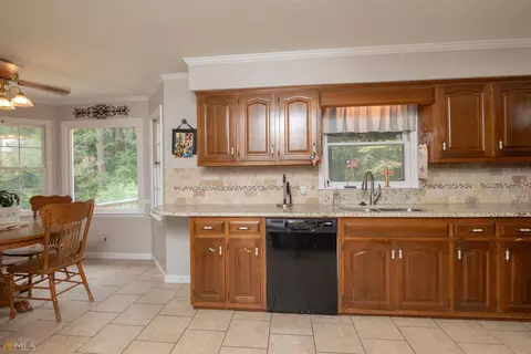 230 E Yorktown Dr, Lagrange, GA 30240 photo 10