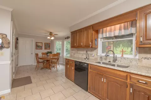 230 E Yorktown Dr, Lagrange, GA 30240 photo 8
