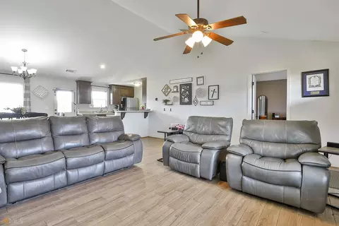 154 Mathews Rd, Milner, GA 30257 photo 2